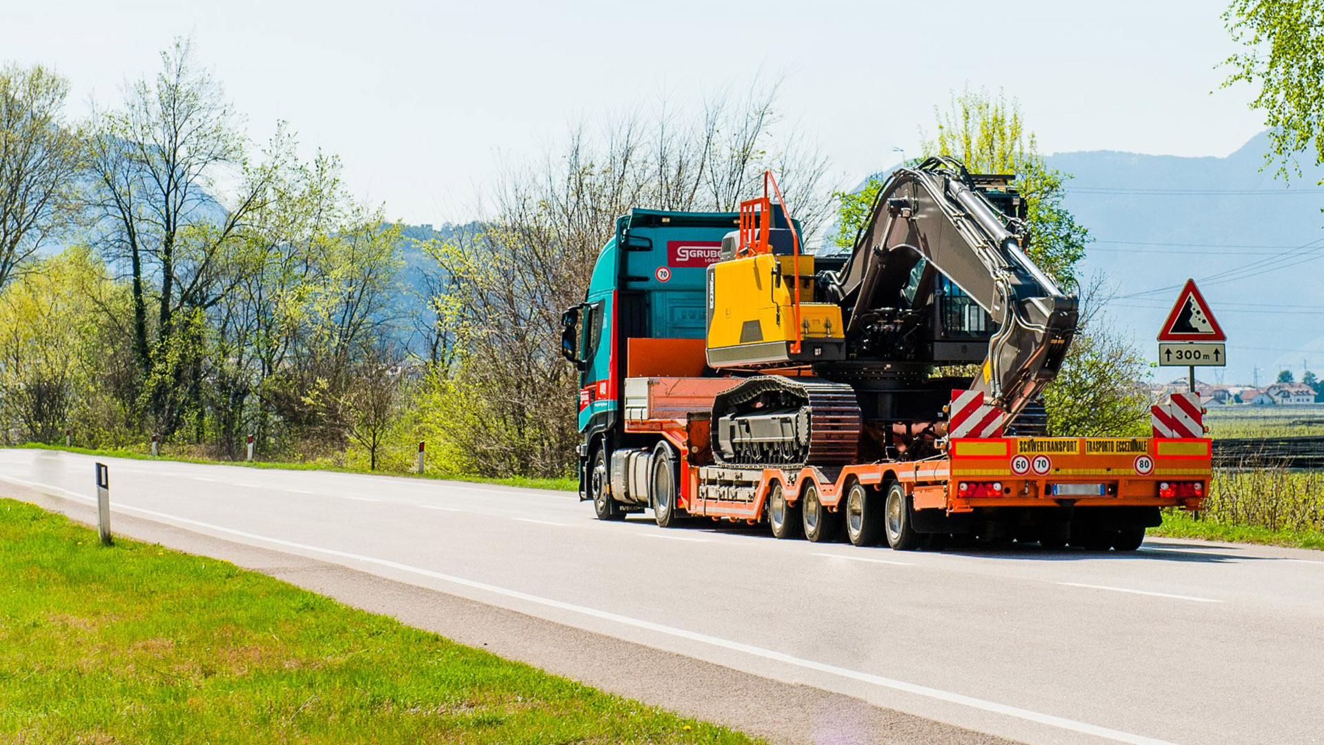 camion con trasporto eccezionale