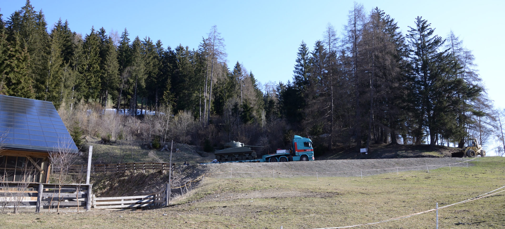 Ein Schwertransport zur Förderung der lokalen Geschichte