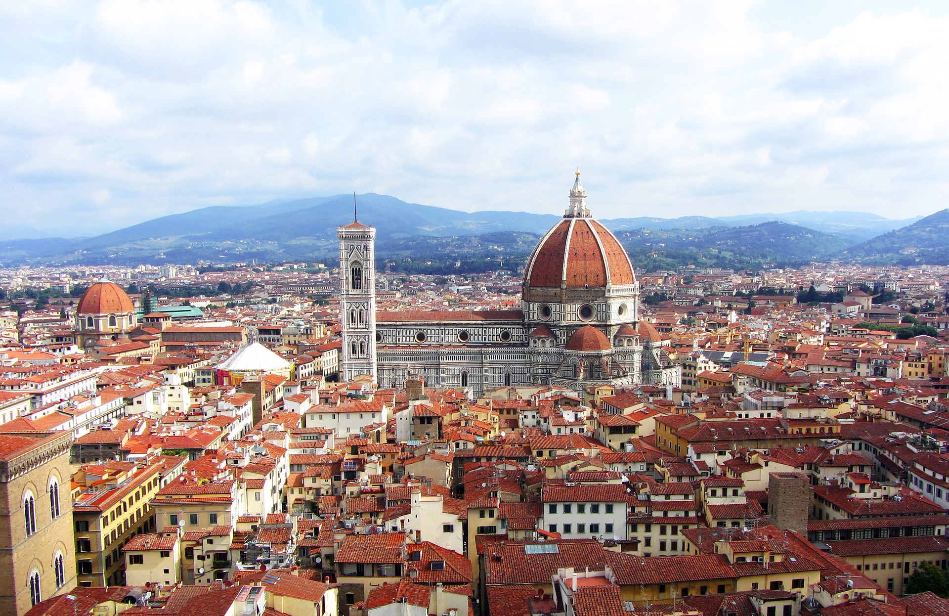 GRUBER Logistics Niederlassung in Florenz bietet ab heute Sammelgutverkehr von Italien nach ganz Europa an
